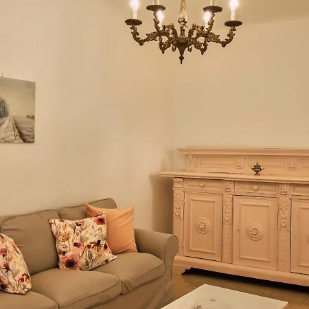 Clotilde By Interhome Camnago Volta