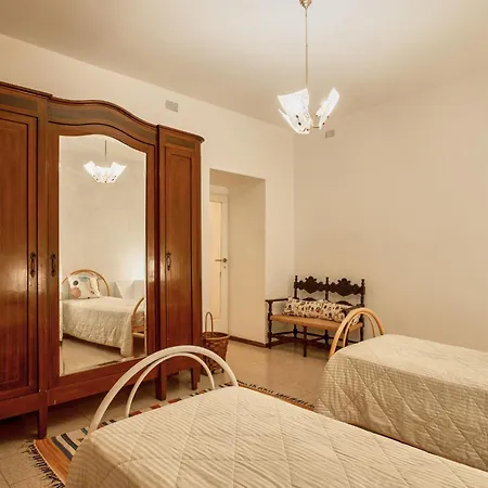 Clotilde By Interhome Camnago Volta