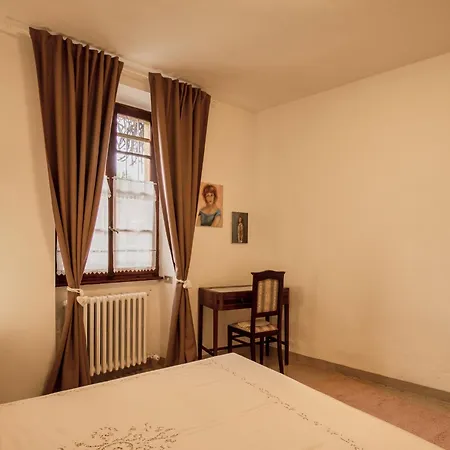 Clotilde By Interhome Camnago Volta