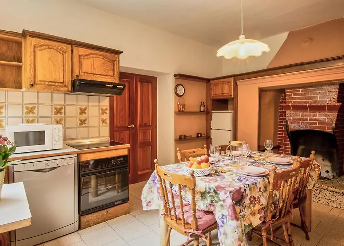 Clotilde By Interhome Camnago Volta